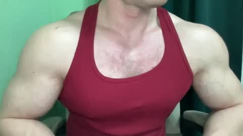 Snapshot of mrbiceps_23 chatting on 01-28-25, 03:14 Mrbiceps23 online show from 01-28-25, 03:14