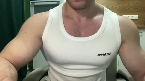 Snapshot of mrbiceps_23 chatting on 01-31-25, 07:40 Mrbiceps23 online show from 01-31-25, 07:40