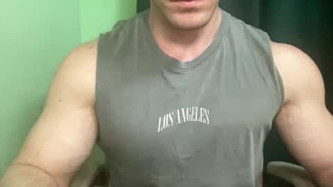 Snapshot of mrbiceps_23 chatting on 02-05-25, 03:31 Mrbiceps23 online show from 02-05-25, 03:31