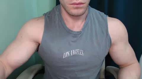 Snapshot of mrbiceps_23 chatting on 02-14-25, 08:21 Mrbiceps23 online show from 02-14-25, 08:21