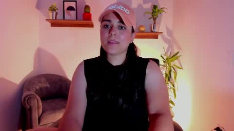 Snapshot of mrbuu_ chatting on 02-20-25, 04:18 Laura online show from 02-20-25, 04:18