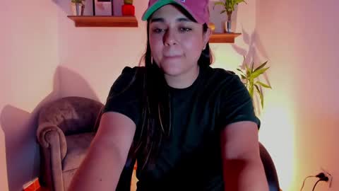 Snapshot of mrbuu_ chatting on 02-21-25, 05:56 Laura online show from 02-21-25, 05:56