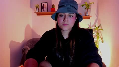 Snapshot of mrbuu_ chatting on 03-07-25, 02:04 Laura online show from 03-07-25, 02:04