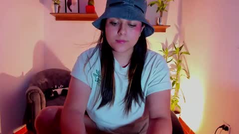 Snapshot of mrbuu_ chatting on 03-07-25, 05:08 Laura online show from 03-07-25, 05:08
