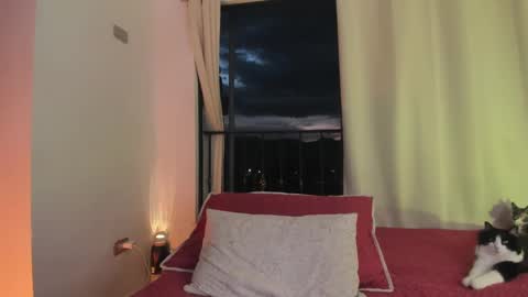 Snapshot of mrhot_night chatting on 09-25-25, 11:08 Bastian online show from 09-25-25, 11:08