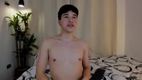 Snapshot of mrhot_night chatting on 12-03-25, 11:36 Bastian online show from 12-03-25, 11:36