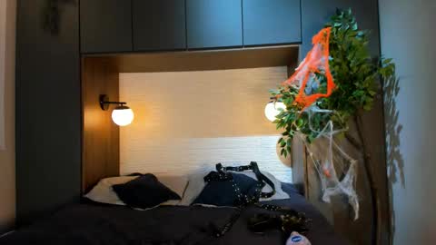 mrjustin_ online show from 11-08-25, 07:56