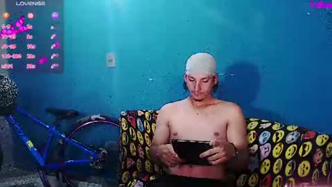 Snapshot of mrkingsaintx chatting on 06-15-26, 09:11 DEIVI online show from 06-15-26, 09:11