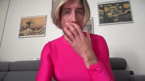 TaleOfLaura online show from 10-19-25, 06:47