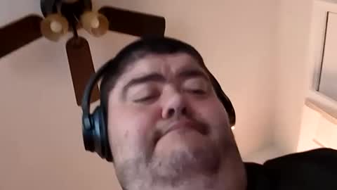 Snapshot of mrorange50187 chatting on 10-12-25, 01:32 mrorange50187 online show from 10-12-25, 01:32