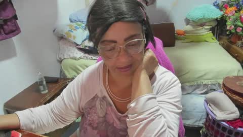 Snapshot of mrs_mommy chatting on 04-06-26, 04:46 mrs_mommy online show from 04-06-26, 04:46