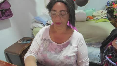 Snapshot of mrs_mommy chatting on 04-09-26, 10:04 mrs_mommy online show from 04-09-26, 10:04