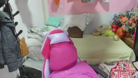 Snapshot of mrs_mommy chatting on 05-08-26, 11:32 mrs_mommy online show from 05-08-26, 11:32