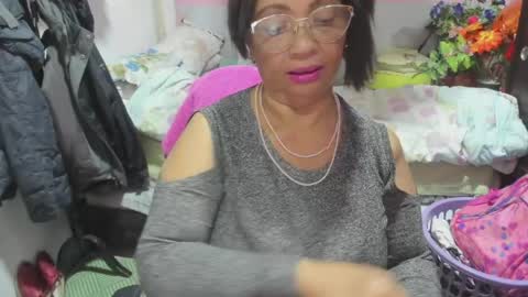Snapshot of mrs_mommy chatting on 05-12-26, 12:41 mrs_mommy online show from 05-12-26, 12:41