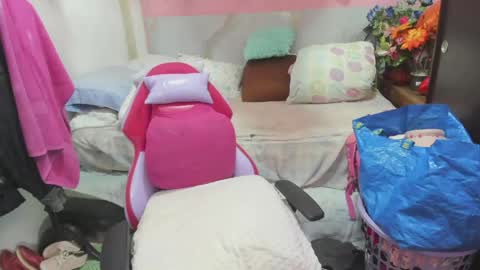 Snapshot of mrs_mommy chatting on 05-25-26, 06:58 mrs_mommy online show from 05-25-26, 06:58