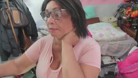 Snapshot of mrs_mommy chatting on 06-01-26, 05:58 mrs_mommy online show from 06-01-26, 05:58