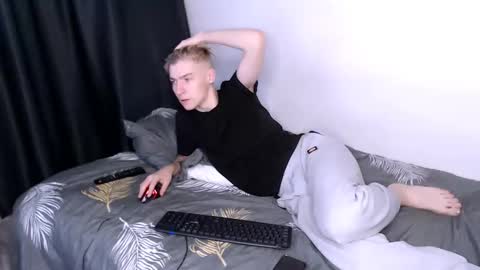 Snapshot of mrsexycum4u chatting on 12-10-24, 11:54 Adam online show from 12-10-24, 11:54