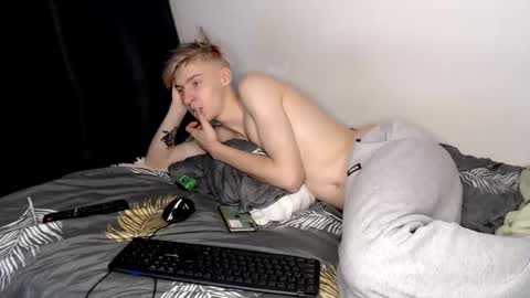 Snapshot of mrsexycum4u chatting on 12-10-24, 03:12 Adam online show from 12-10-24, 03:12