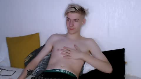 Snapshot of mrsexycum4u chatting on 12-11-24, 03:35 Adam online show from 12-11-24, 03:35