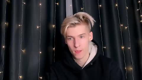 Snapshot of mrsexycum4u chatting on 12-19-24, 04:02 Adam online show from 12-19-24, 04:02