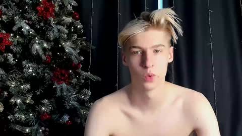 Snapshot of mrsexycum4u chatting on 12-27-24, 09:39 Adam online show from 12-27-24, 09:39