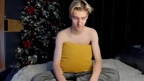 Snapshot of mrsexycum4u chatting on 12-30-24, 07:37 Adam online show from 12-30-24, 07:37