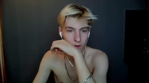 Snapshot of mrsexycum4u chatting on 12-31-24, 12:43 Adam online show from 12-31-24, 12:43