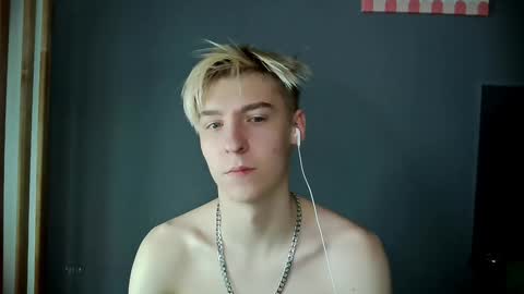 Snapshot of mrsexycum4u chatting on 01-10-25, 09:02 Adam online show from 01-10-25, 09:02