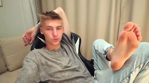 Snapshot of mrsexycum4u chatting on 09-12-25, 11:54 Adam online show from 09-12-25, 11:54