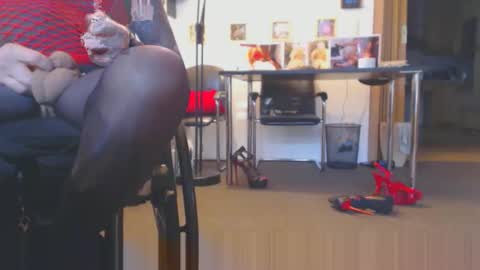 Snapshot of mrsilver333 chatting on 10-30-25, 02:51 Mik online show from 10-30-25, 02:51