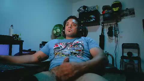 Snapshot of mryellowfever chatting on 06-25-26, 05:12 Jay online show from 06-25-26, 05:12