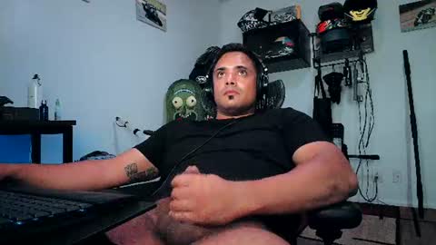 Snapshot of mryellowfever chatting on 07-30-26, 03:55 Jay online show from 07-30-26, 03:55