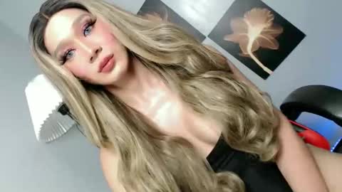 Snapshot of ms_chloe28 chatting on 05-28-26, 06:00 chloe online show from 05-28-26, 06:00