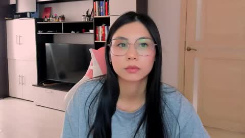 ms_emily_ online show from 05-18-26, 12:33
