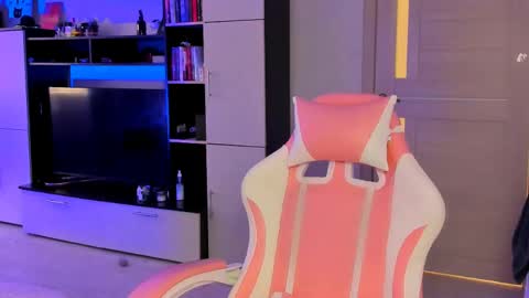ms_emily_ online show from 05-29-26, 11:52