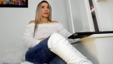 ms_lunarose online show from 06-13-26, 01:58
