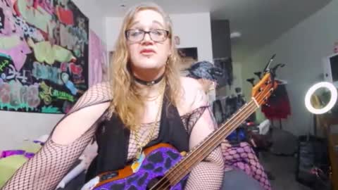 Cunty Luxxe online show from 10-28-25, 08:51