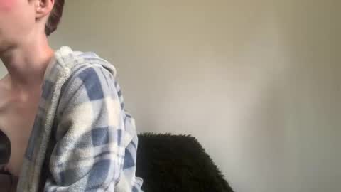 Snapshot of msprissylynx chatting on 10-06-25, 04:04 Adela Rose MsPrissyLynx online show from 10-06-25, 04:04