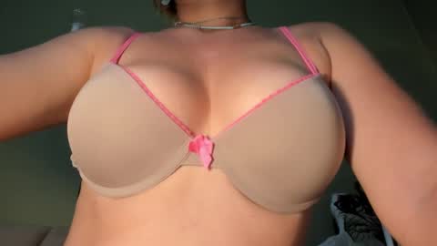 Snapshot of mspurrfectlove chatting on 12-18-24, 03:55 MsPurrfectLove online show from 12-18-24, 03:55