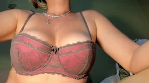 Snapshot of mspurrfectlove chatting on 02-20-25, 01:46 MsPurrfectLove online show from 02-20-25, 01:46