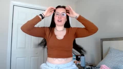 Snapshot of msrubyhayes chatting on 02-18-25, 06:15 Ruby online show from 02-18-25, 06:15