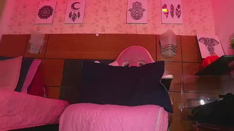 Manuela  online show from 02-11-25, 06:08