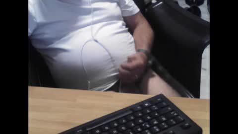 Snapshot of mtwpaul chatting on 10-11-25, 02:15 mtwpaul online show from 10-11-25, 02:15