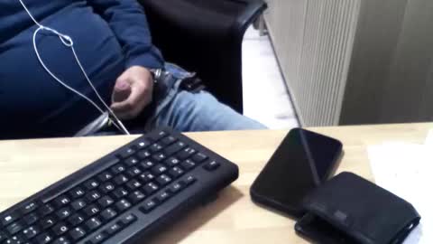 Snapshot of mtwpaul chatting on 10-23-25, 12:59 mtwpaul online show from 10-23-25, 12:59