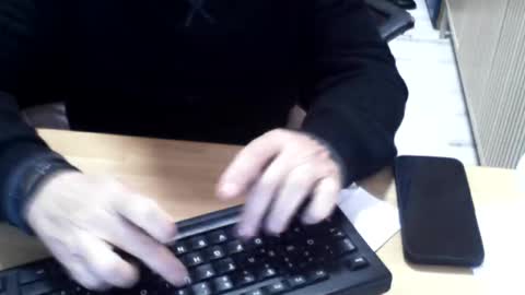 Snapshot of mtwpaul chatting on 11-11-25, 02:39 mtwpaul online show from 11-11-25, 02:39