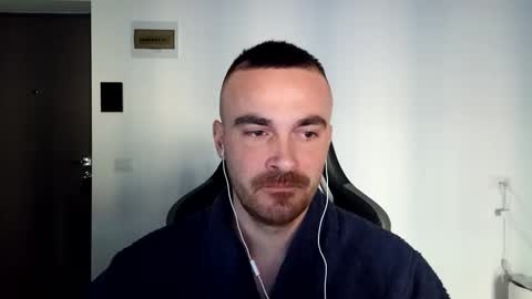 Snapshot of mu5clemania chatting on 01-02-25, 11:52 Victor online show from 01-02-25, 11:52