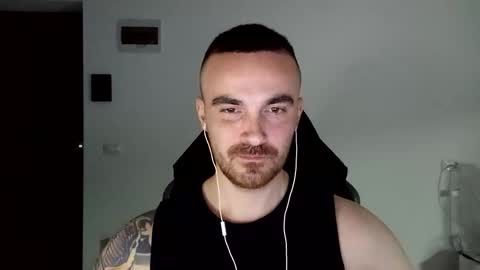 Snapshot of mu5clemania chatting on 01-05-25, 02:41 Victor online show from 01-05-25, 02:41