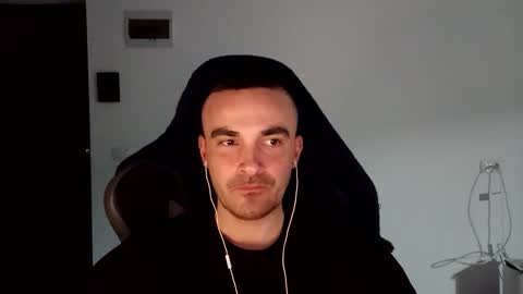 Snapshot of mu5clemania chatting on 01-17-25, 07:05 Victor online show from 01-17-25, 07:05