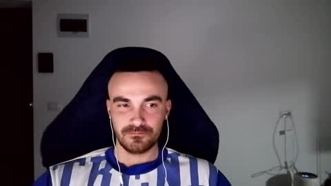 Snapshot of mu5clemania chatting on 01-27-25, 04:43 Victor online show from 01-27-25, 04:43