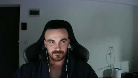 Snapshot of mu5clemania chatting on 02-02-25, 04:11 Victor online show from 02-02-25, 04:11